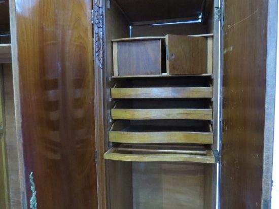 Lote: 164 - Lote: 164 - Ropero Frances