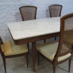 Lote: 188 - Lote: 188 - Comedor con mesada marmol