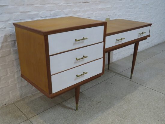 Lote: 159 - Lote: 159 - Comoda americana