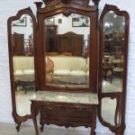 Lote: 190 - Lote: 190 - Vestidor estilo Luis XV