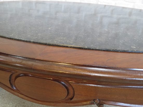 Lote: 156 - Lote: 156 - Mesa de sala Victoriana