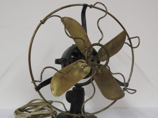 Lote: 147 - Lote: 147 - Ventilador antiguo de mesa