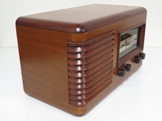Lote: 112 - Lote: 112 - Radio a lámpara antigua