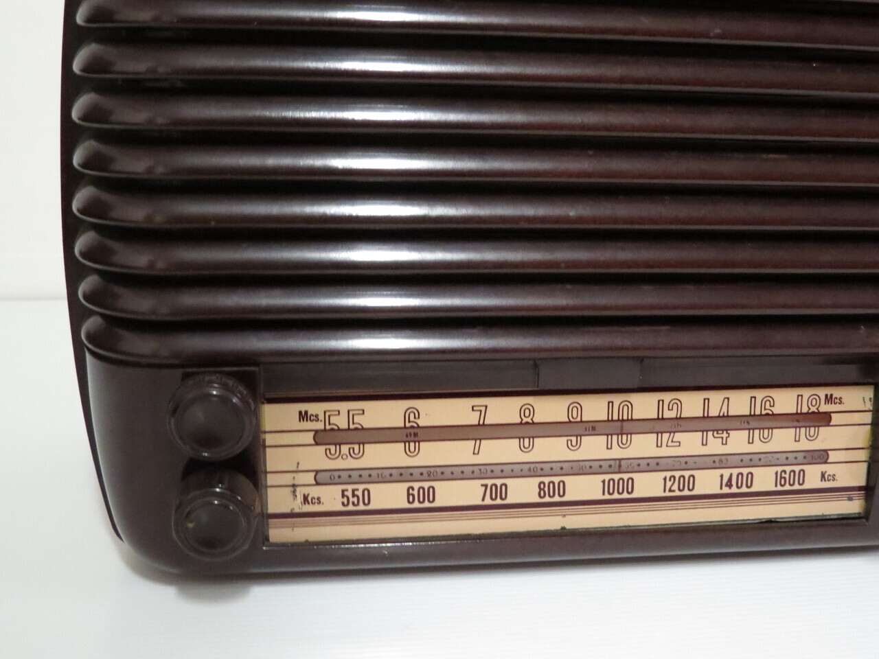 Lote: 113 - Lote: 113 - Radio antigua a lámpara