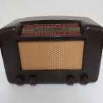 Lote: 114 - Lote: 114 - Radio antigua a lámpara