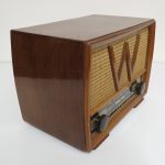 Lote: 115 - Lote: 115 - Radio antigua a lámpara