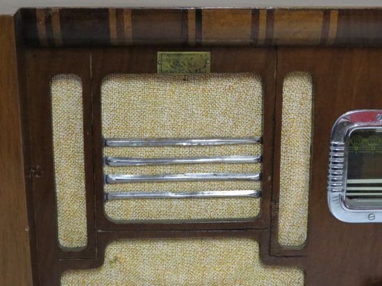 Lote: 116 - Lote: 116 - Radio a lámpara antigua