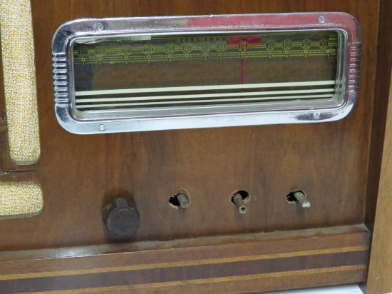 Lote: 116 - Lote: 116 - Radio a lámpara antigua