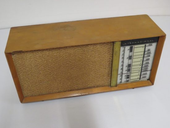 Lote: 117 - Lote: 117 - Radio a lámpara antigua