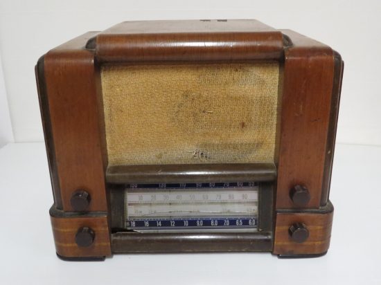 Lote: 119 - Lote: 119 - Radio a lámpara antigua