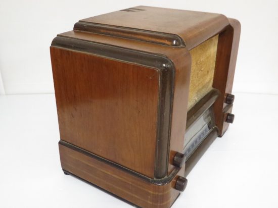Lote: 119 - Lote: 119 - Radio a lámpara antigua