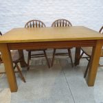 Lote: 145 - Lote: 145 - Mesa de comedor con 6 sillas