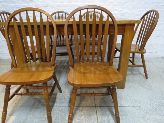 Lote: 145 - Lote: 145 - Mesa de comedor con 6 sillas