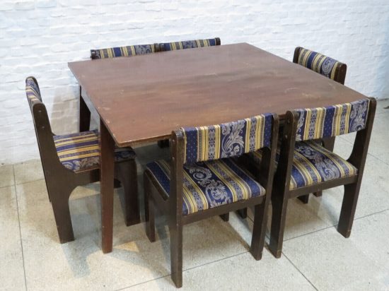 Lote: 144 - Lote: 144 - Mesa libro con 6 sillas