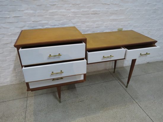 Lote: 135 - Lote: 135 - Comoda americana