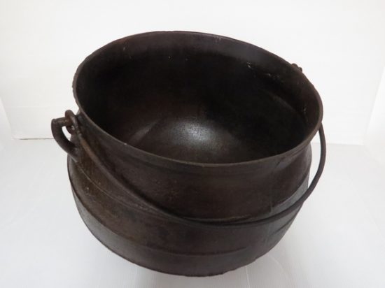 Lote: 106 - Lote: 106 - Olla hierro fundido