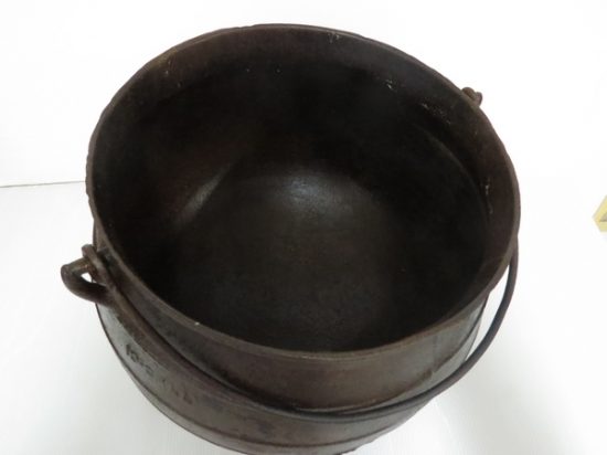 Lote: 106 - Lote: 106 - Olla hierro fundido