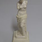 Lote: 8 - Lote: 8 - Figura en yeso