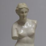 Lote: 8 - Lote: 8 - Figura en yeso
