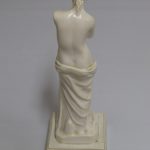 Lote: 8 - Lote: 8 - Figura en yeso