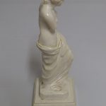 Lote: 8 - Lote: 8 - Figura en yeso