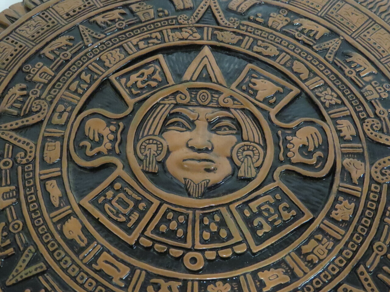 Lote: 28 - Lote: 28 - Calendario Maya en cerámica