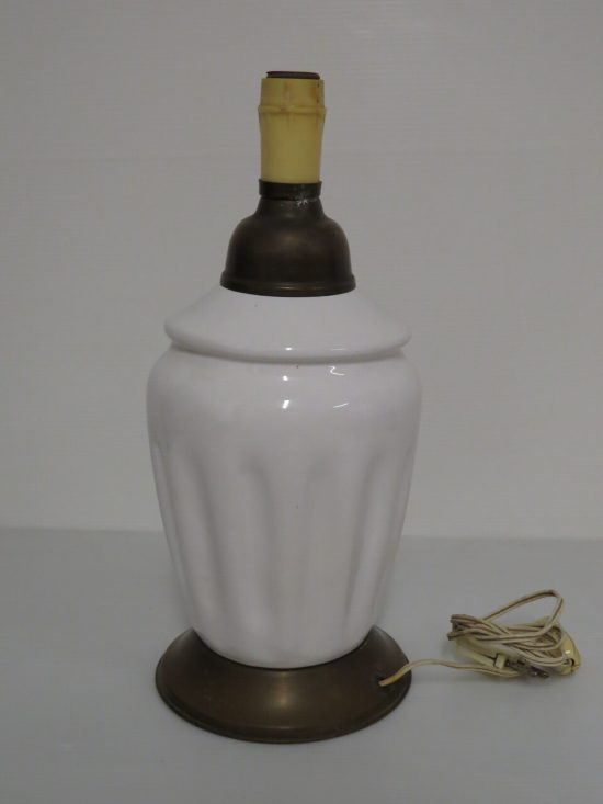 Lote: 74 - Lote: 74 - Lampara de mesa