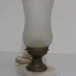 Lote: 79 - Lote: 79 - Antigua lampara de mesa
