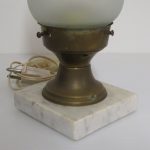 Lote: 79 - Lote: 79 - Antigua lampara de mesa