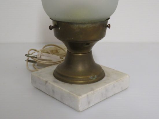 Lote: 79 - Lote: 79 - Antigua lampara de mesa