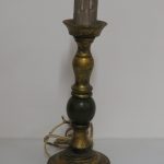 Lote: 76 - Lote: 76 - Lampara de mesa en madera