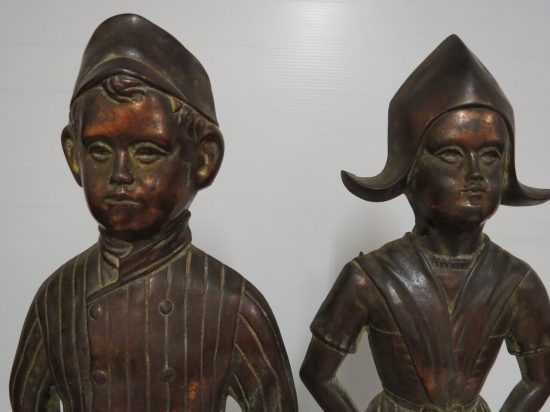 Lote: 97 - Lote: 97 - Par de estuferos en bronce
