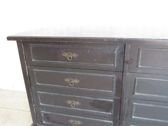 Lote: 137 - Lote: 137 - Comoda en madera
