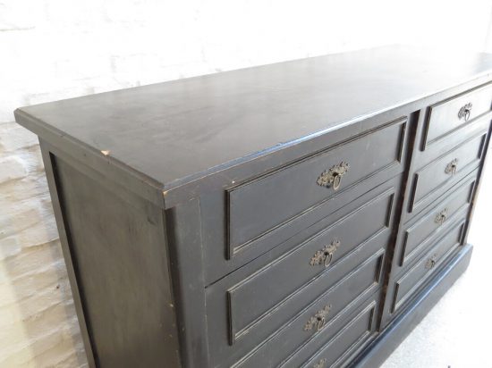 Lote: 137 - Lote: 137 - Comoda en madera