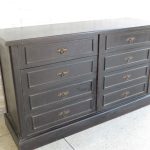 Lote: 137 - Lote: 137 - Comoda en madera