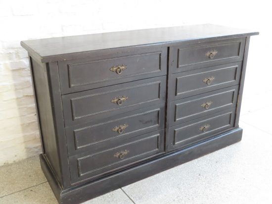 Lote: 137 - Lote: 137 - Comoda en madera