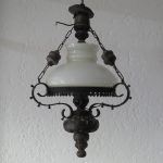 Lote: 73 - Lote: 73 - Artefacto de colgar con tulipa