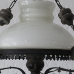 Lote: 73 - Lote: 73 - Artefacto de colgar con tulipa
