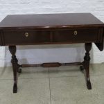 Lote: 45 - Lote: 45 - Mesa de sala Danesa con alas y 2 cajones