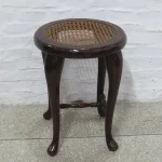 Lote: 50 - Lote: 50 - Banquito estilo danes.