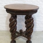 Lote: 48 - Lote: 48 - Mesa de sala estilo Jacobino