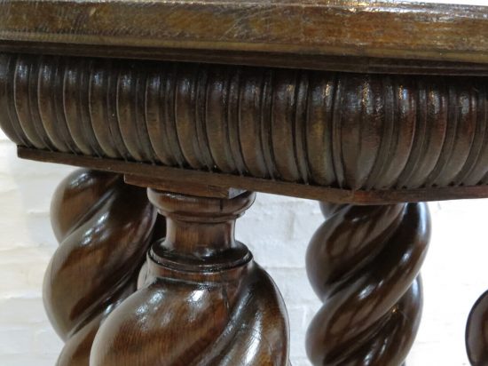 Lote: 48 - Lote: 48 - Mesa de sala estilo Jacobino