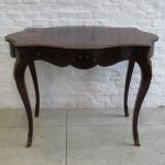 Lote: 49 - Lote: 49 - Mesa estilo Regencia