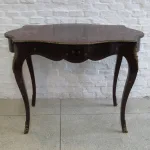 Lote: 49 - Lote: 49 - Mesa estilo Regencia