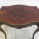Lote: 49 - Lote: 49 - Mesa estilo Regencia