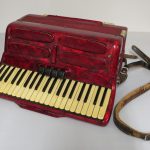 Lote: 30 - Lote: 30 - Acordeón a piano