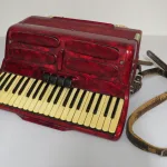 Lote: 30 - Lote: 30 - Acordeón a piano