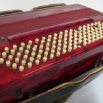 Lote: 30 - Lote: 30 - Acordeón a piano