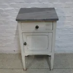 Lote: 72 - Lote: 72 - Mesa de luz