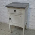 Lote: 72 - Lote: 72 - Mesa de luz